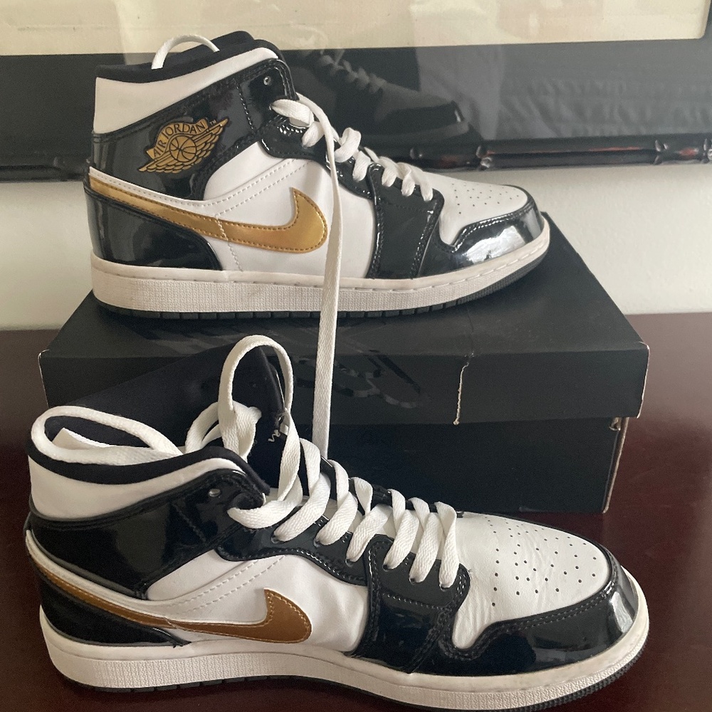 Air Jordan 1 Mid SE